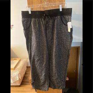 NWT Bobbie Brooks Capri Pants